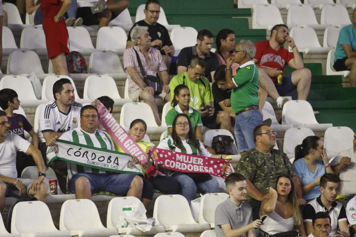 Los aficionados del Córdoba CF en el Arcángel