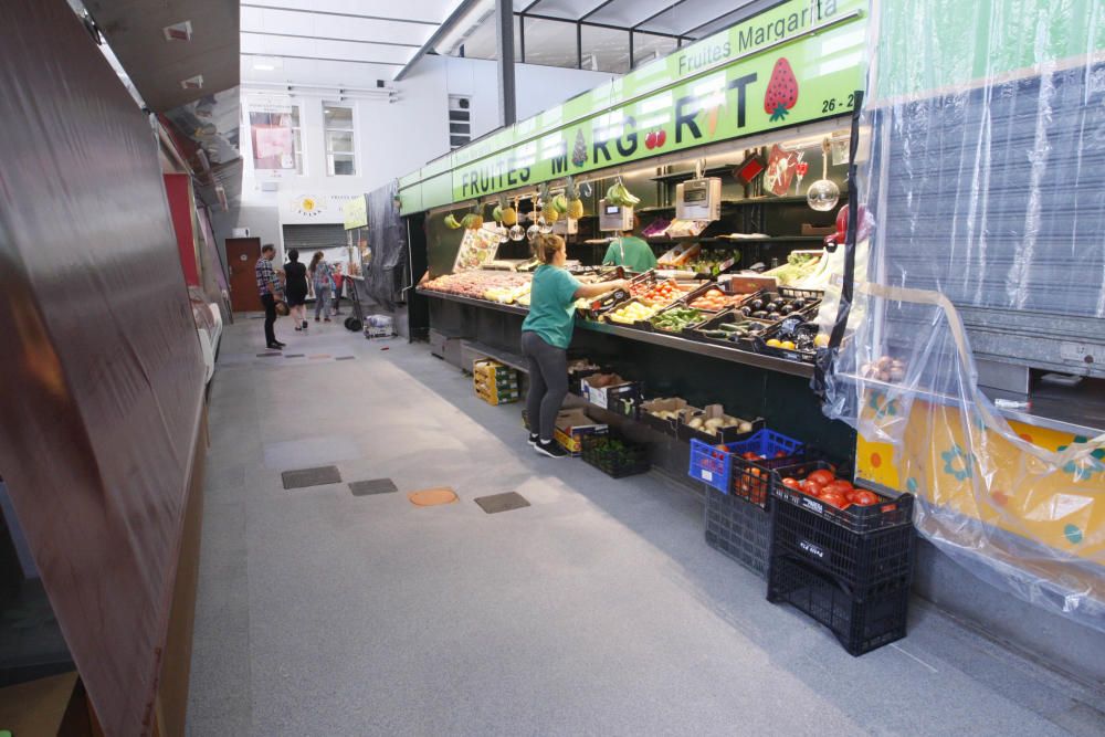 El Mercat del Lleó reobre després d'una setmana d'obres al paviment