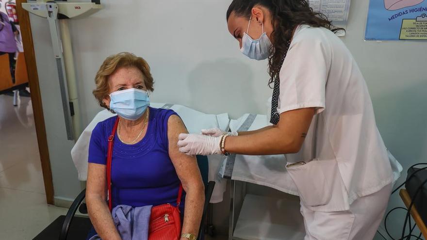 Así ha sido el inicio de la vacunación en Alicante contra el covid y la gripe