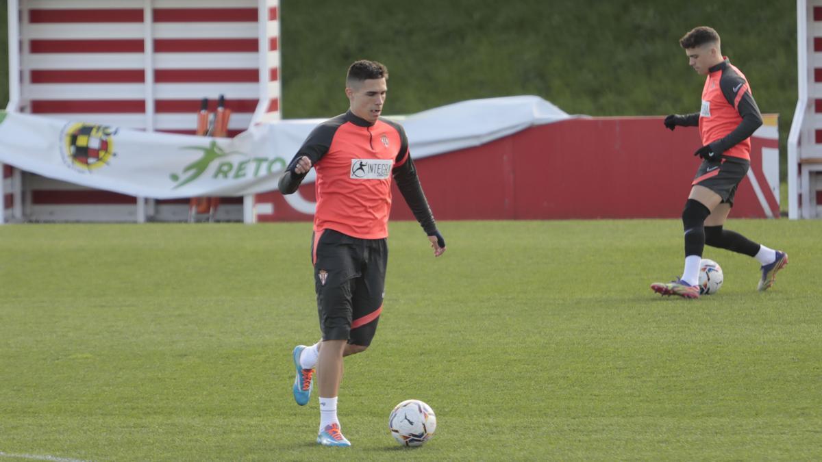 Djuka, en un entrenamiento con el Sporting