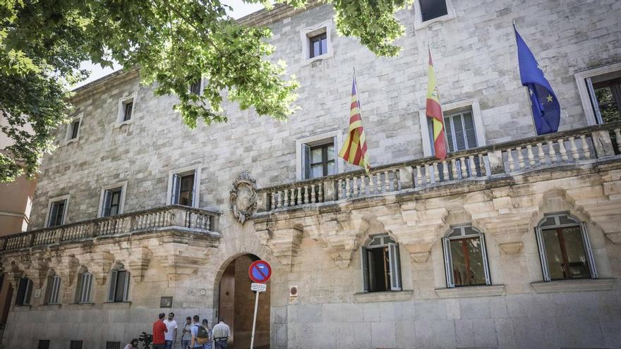 Piden 90 años de cárcel a cinco jóvenes por violar en manada a dos menores en Mallorca