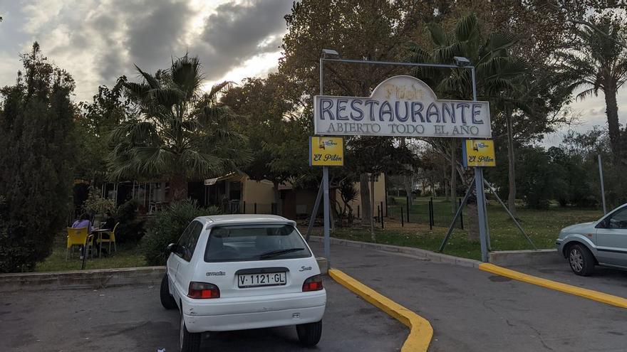 Burriana planta cara al ‘okupa’ del antiguo cámping y notifica su cese