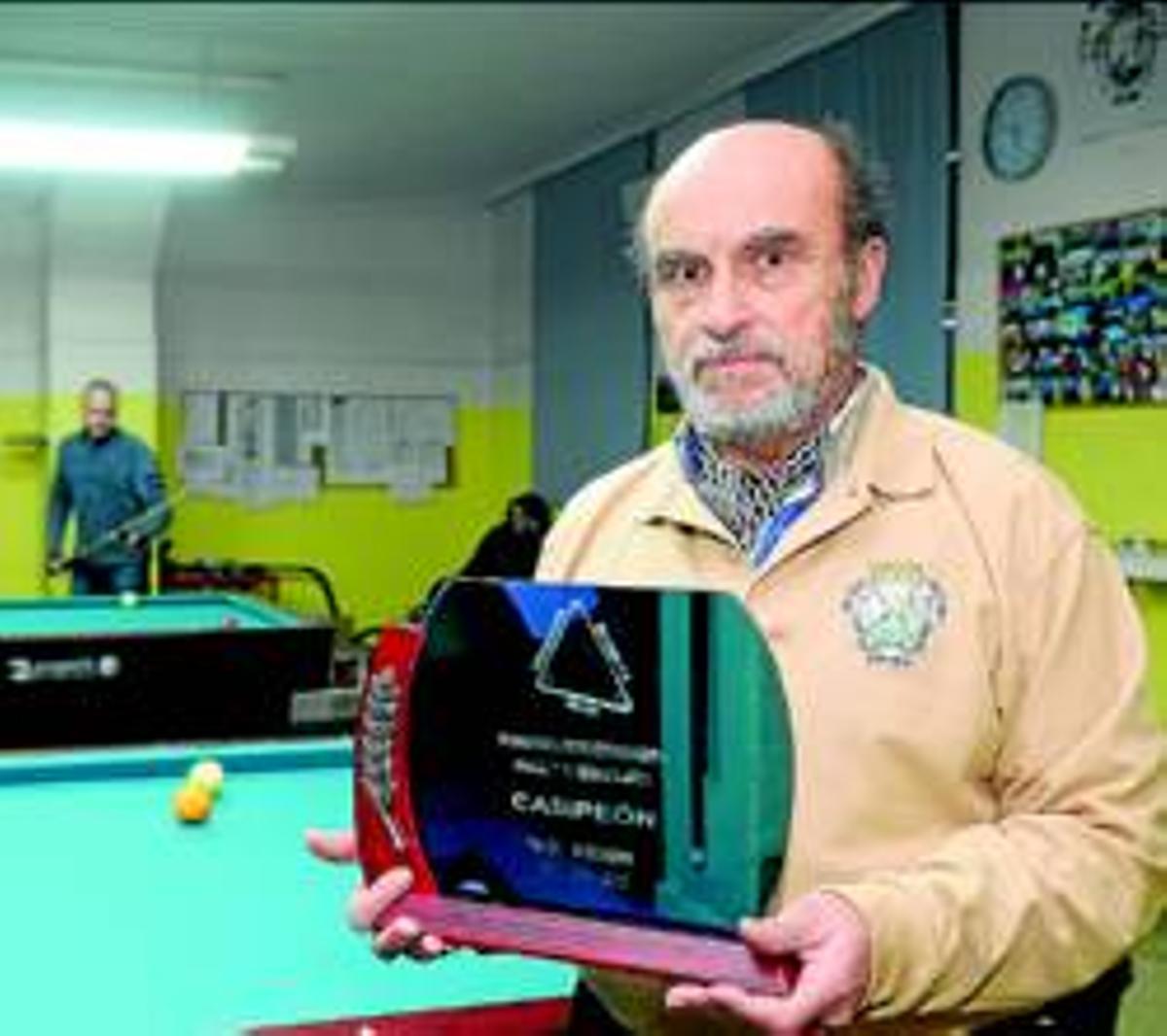 Juan Antonio Muñoz, campeón regional de billar a tres bandas