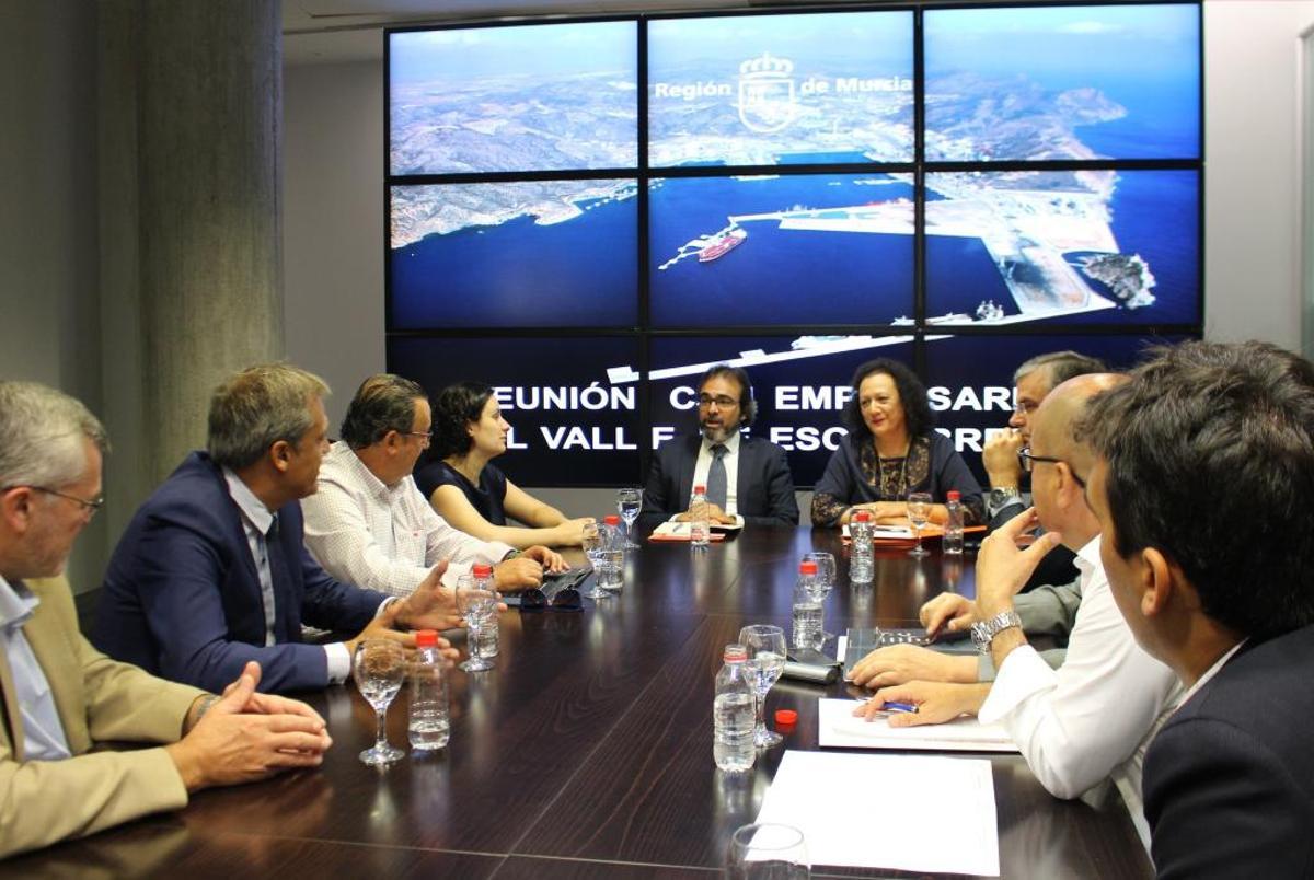 El consejero Pedro Rivera se reúne con la Junta Directiva de la Asociación de Empresarios del Valle de Escombreras.