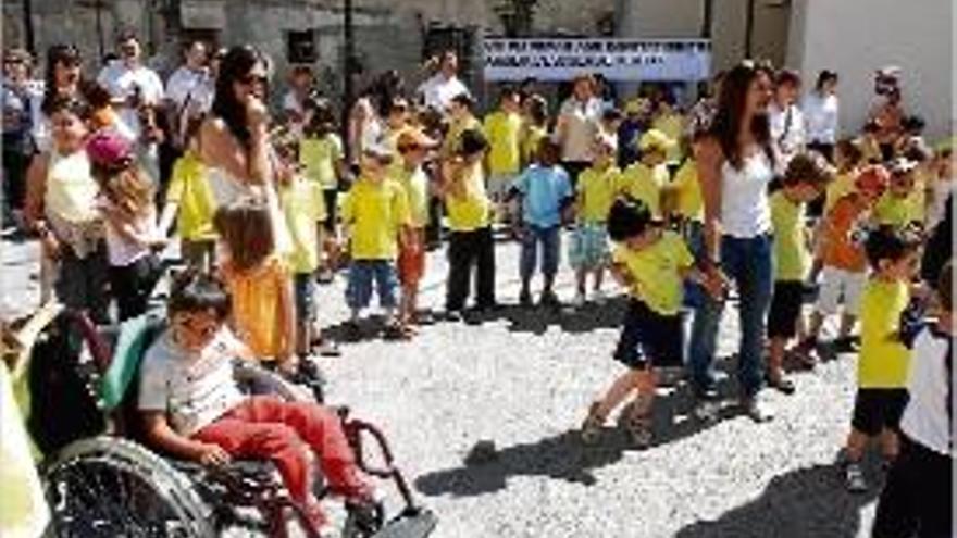 Una acció de protesta per reivindicar l&#039;escola Sa Forcanera, el 2010.