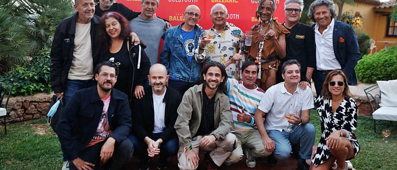 Foto de familia con los invitados