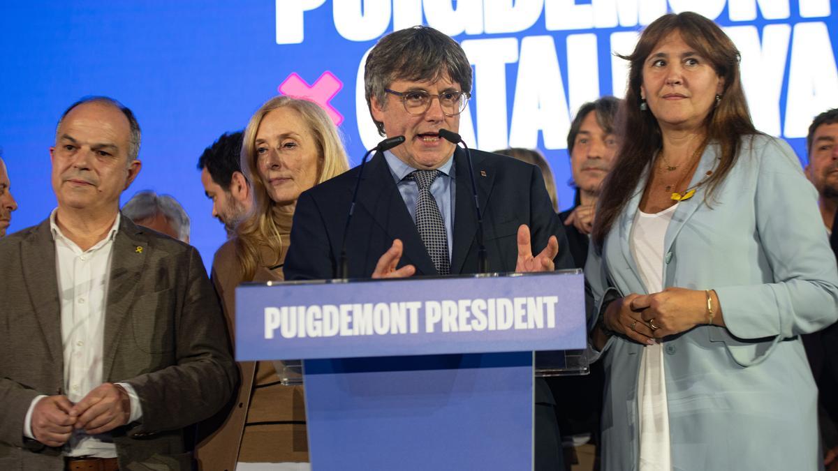 Archivo - El expresidente de la Generalitat de Catalunya y candidato de Junts a las elecciones catalanas, Carles Puigdemont, comparece tras el recuento de votos durante el seguimiento de la jornada electoral de elecciones autonómicas de Catalunya