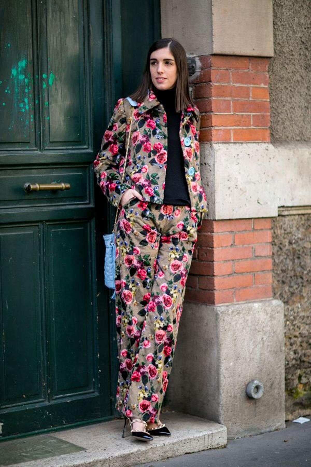 Traje en Navidad: con estampado de flores