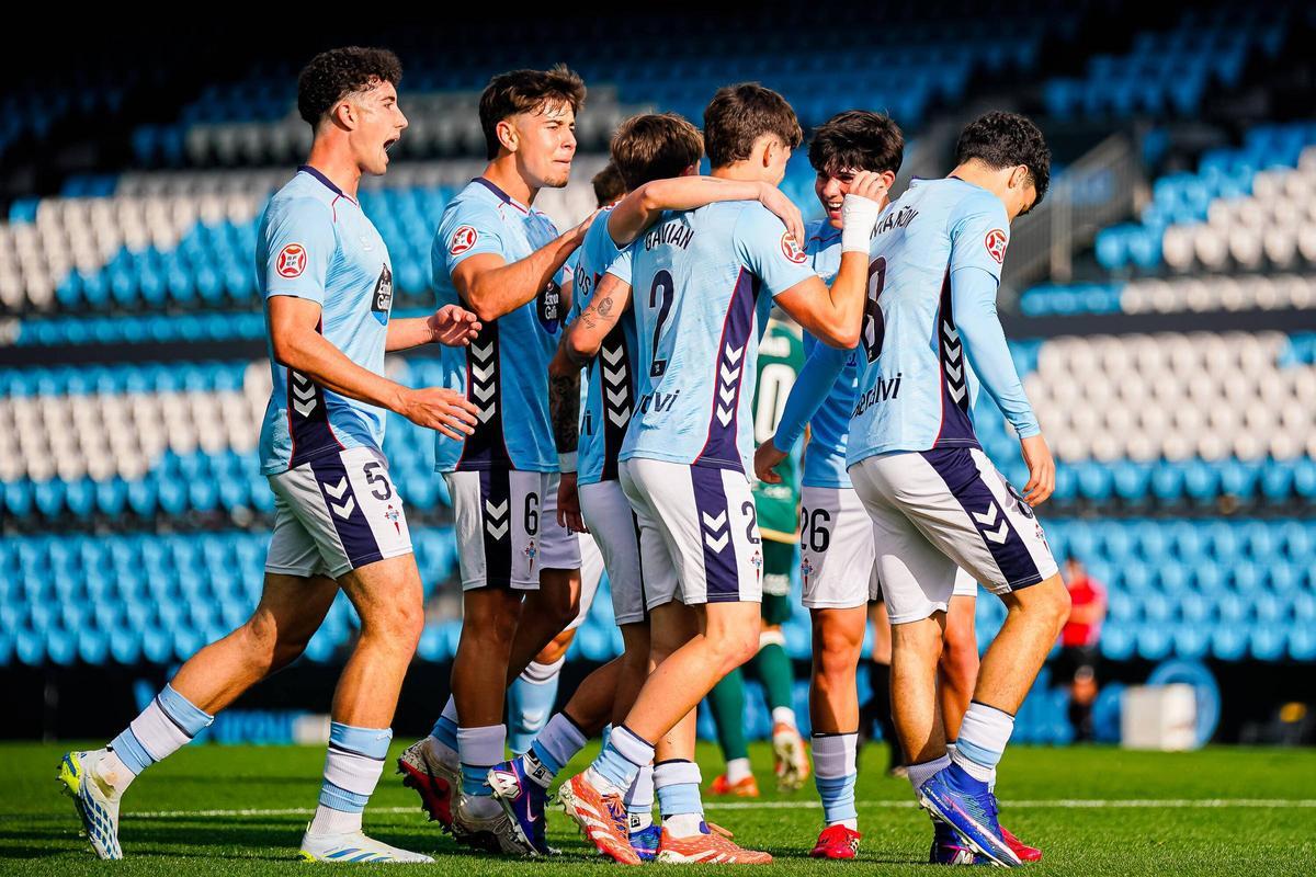 Los jugadores del Celta Fortuna celebran un gol.