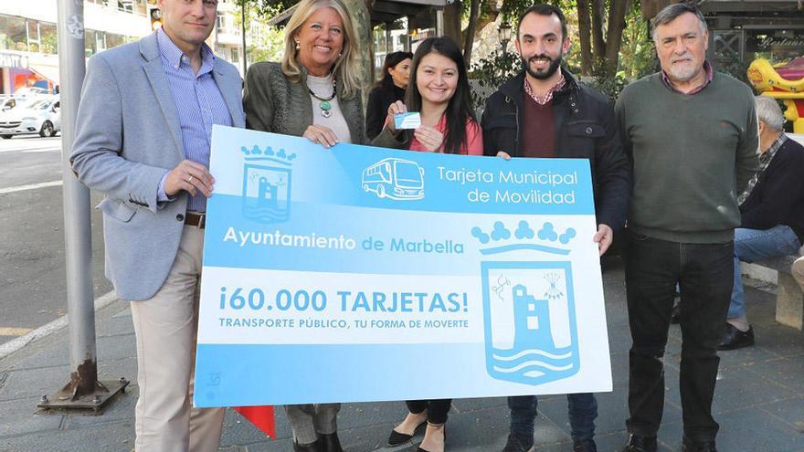 La alcaldesa, Ángeles Muñoz, entregó la Tarjeta Municipal de Movilidad número 60.000.