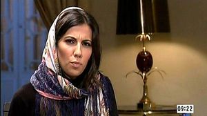 El vídeo recull extractes de cinc entrevistes d’Ana Pastor amb Esperanza Aguirre, Mahmud Ahmadinejad, José Bono, María Dolores de Cospedal i Tony Blair.