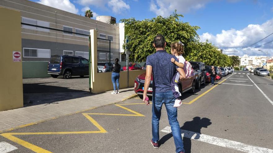 Salida de los alumnos de CEIP Orobal, en La Guitarrilla, en Santidad de Arucas, en la jornada de transporte escolar en Canarias.