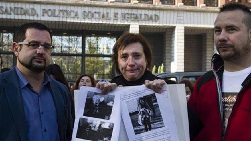 Teresa Romero, al presentar las firmas en Sanidad.