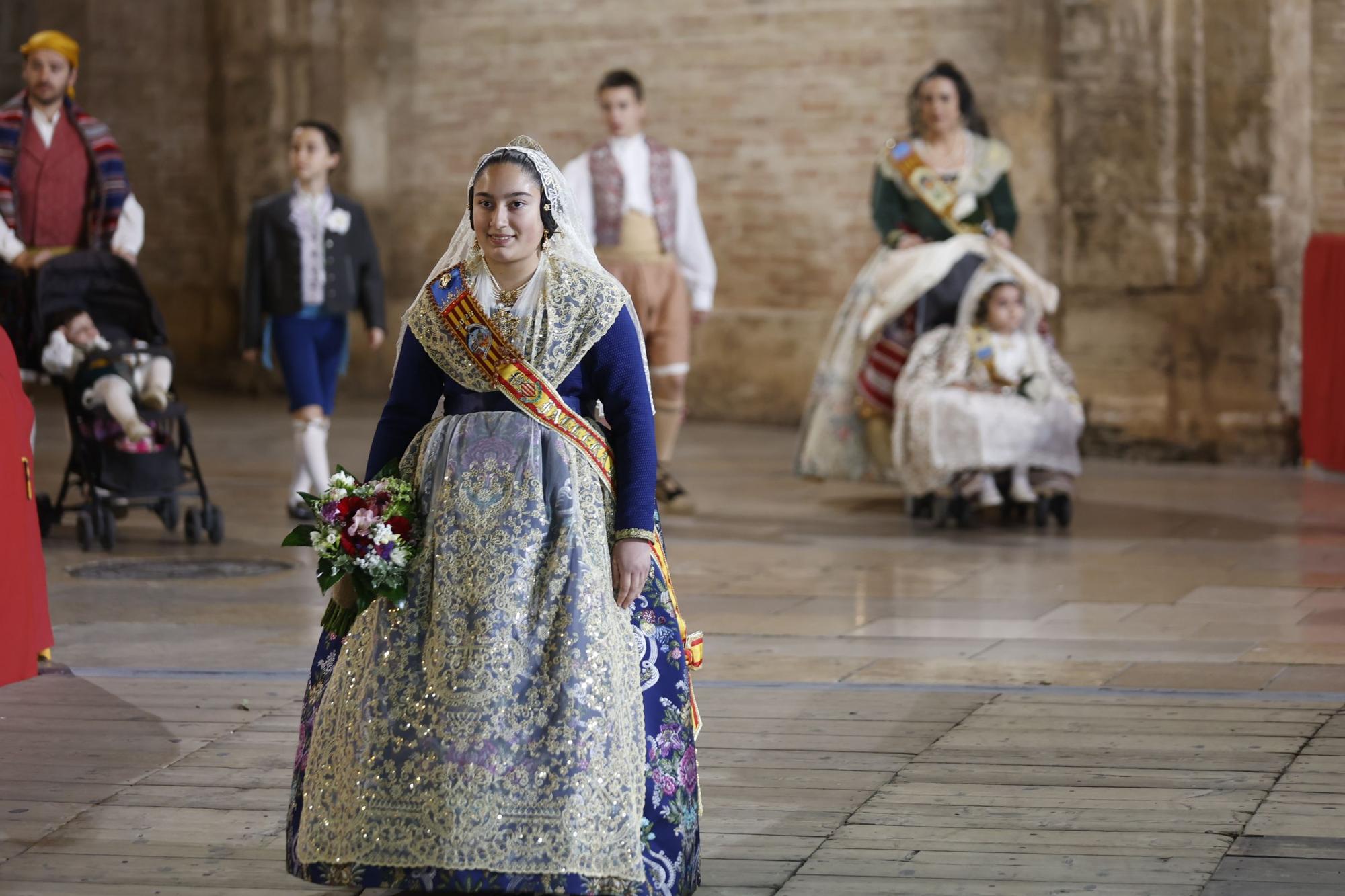 Ofrenda 2023 | Falleras Mayores e Infantiles de comisiones del 17 de Marzo (I)