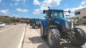 Tractorada de Unió de Pagesos en dirección a Zaragoza para concentrarse ante la CHE.