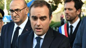 El Govern francès sobreviu a les primeres mocions de censura