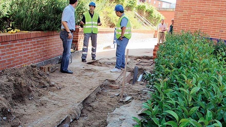 Una rotura de la red de abastecimiento de aguas registrada en Ourense.