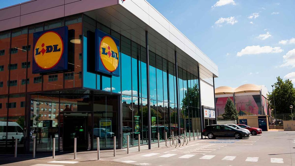 Colas en Lidl por las últimas existencias de la mopa limpia vidrios y persianas que apenas cuesta 10 euros