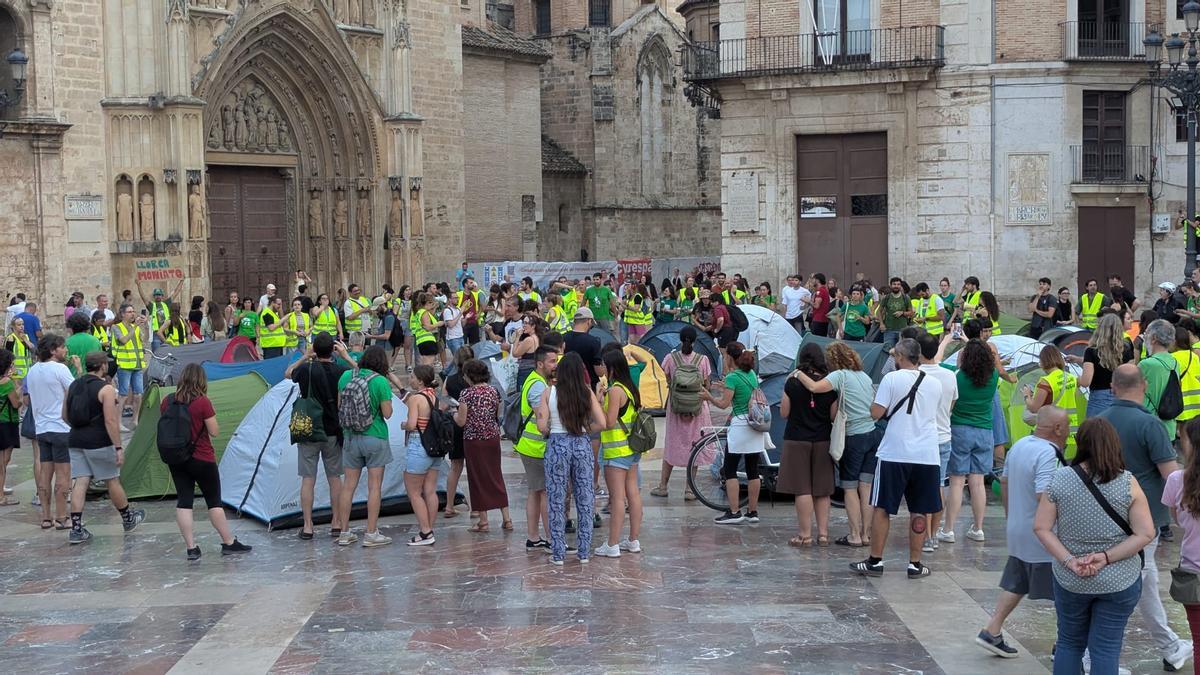 Imagen de la acampada en la plaza de la Virgen