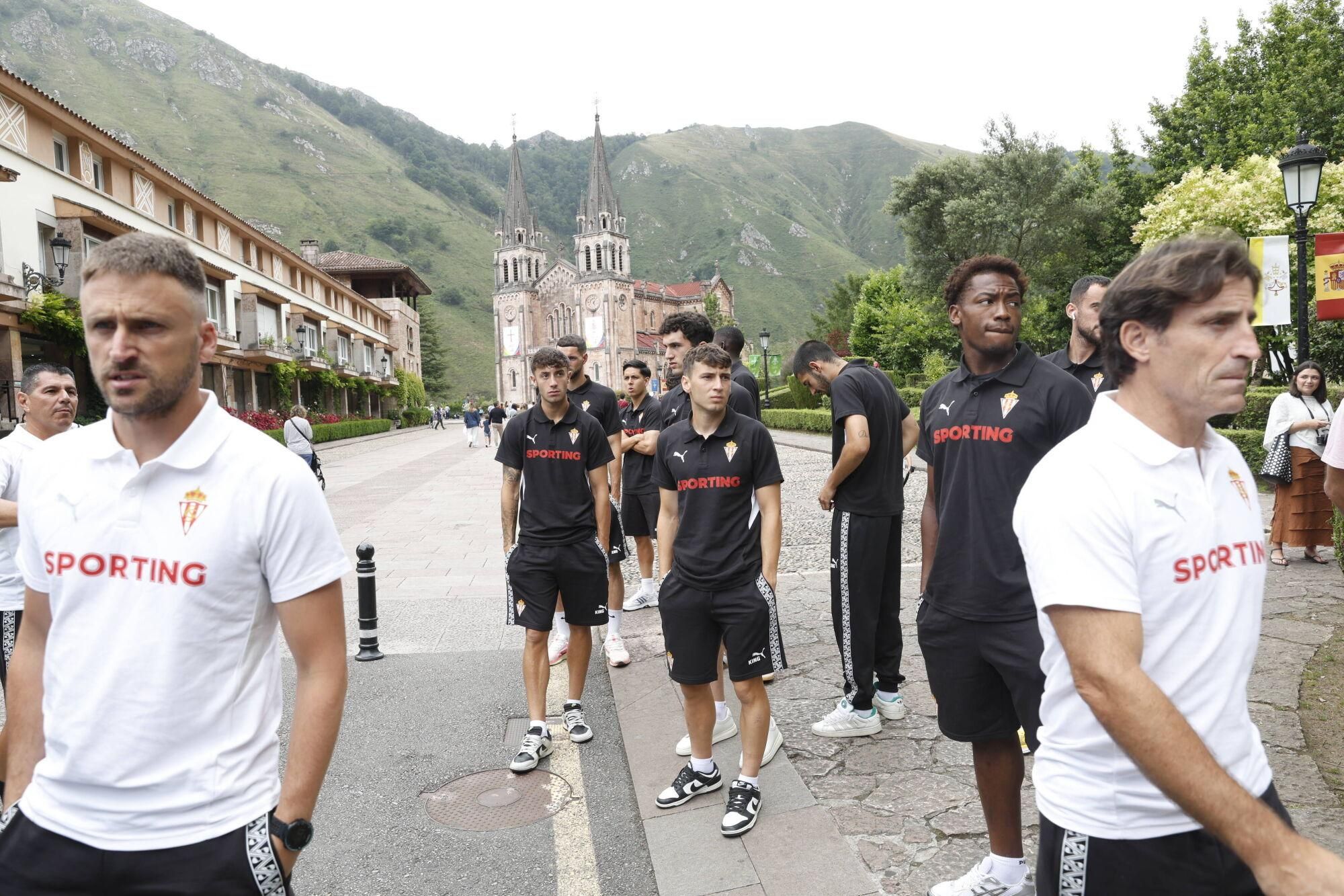 EN IMÁGENES: Visita del Sporting a La Santina en Covadonga