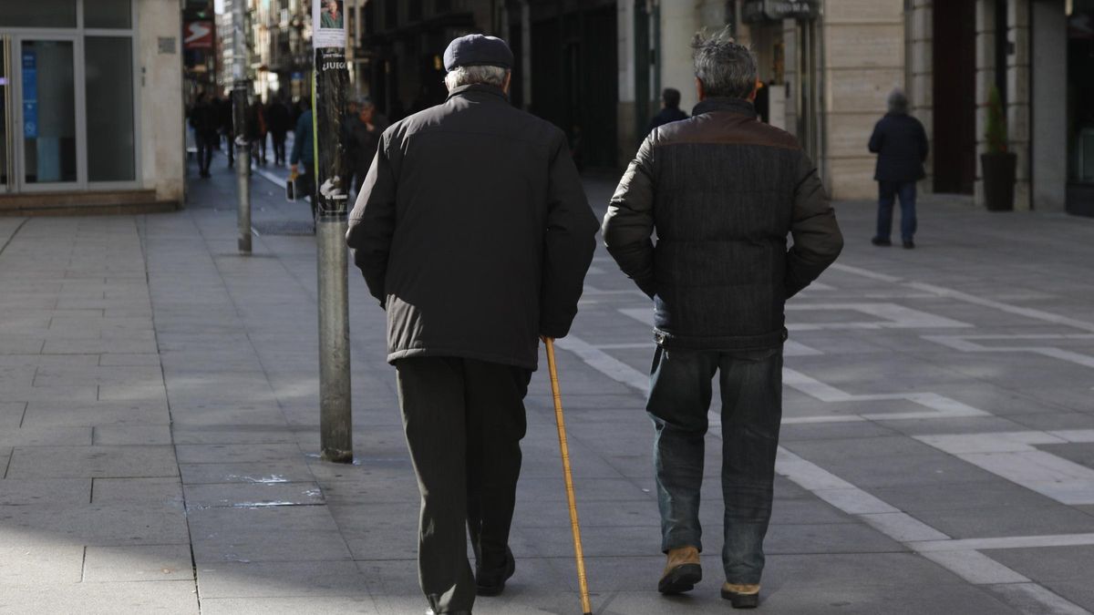 Jubilados paseando por Zamora.