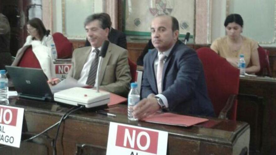 &#039;No al copago&#039; y &#039;yayoflautas&#039; en el pleno del ayuntamiento de Murcia