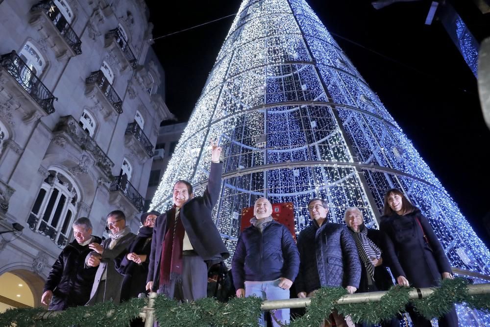 El apagado del alumbrado de la Navidad de Vigo, en imágenes. // José Lores