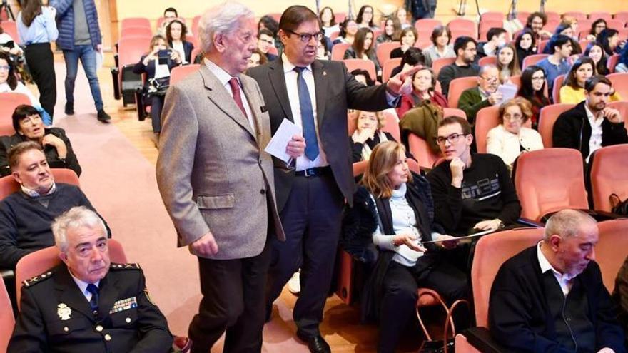Vargas Llosa en A Coruña: del Mundial 82 a la Universidad y el Camino de Santiago