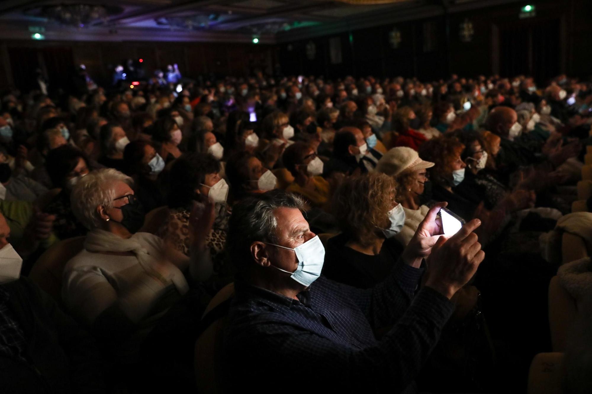 El festival solidario con La Palma en el Jovellanos, en imágenes