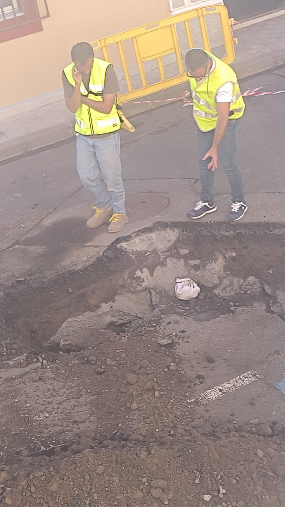 Trabajos en la zona de la avería.