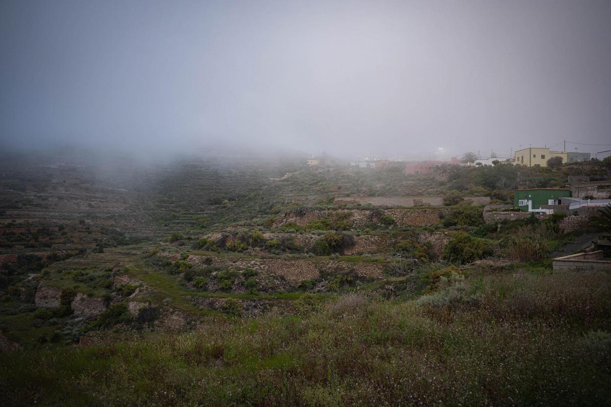 La Sombrera se viste de nube al atardecer