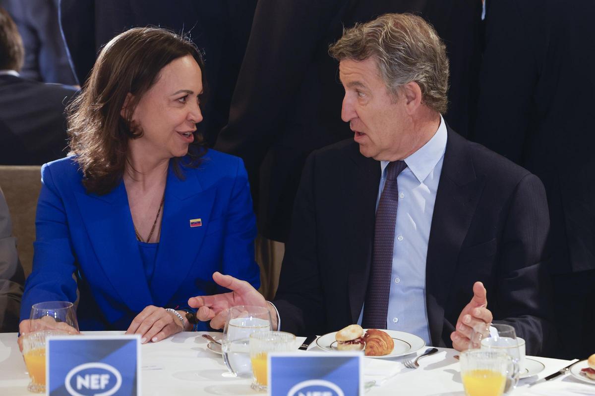 Feijóo defiende que Corina Machado no se viera con Sánchez por su "compadreo" con Maduro