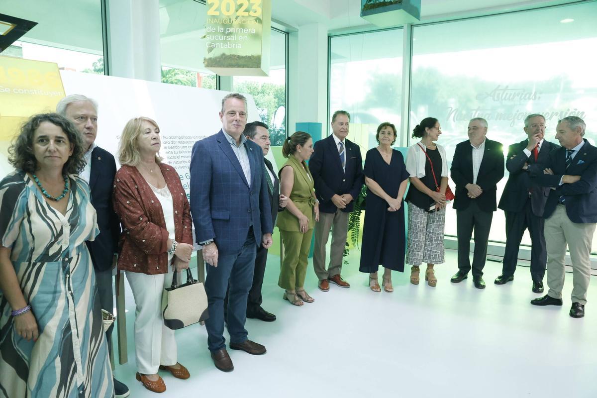 La inauguración institucional del pabellón de Caja Rural de Asturias en la Feria de Muestras, en imágenes