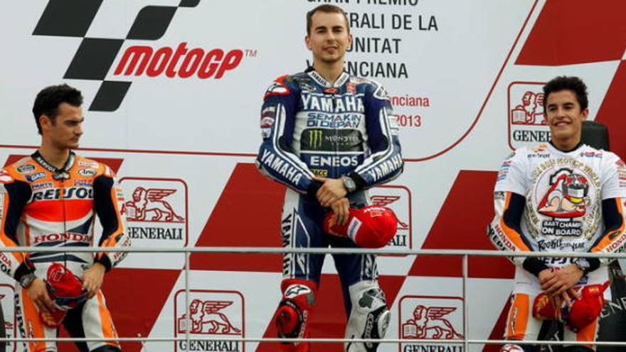 Jorge Lorenzo (Mitte) gewann zwar das letzte Rennen, konnte aber den WM-Sieg von Marc Márquez (rechts) nicht verhindern.