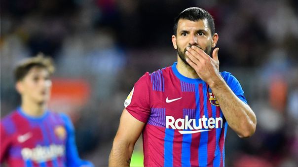 Kun Agüero en partido oficial con el Barça