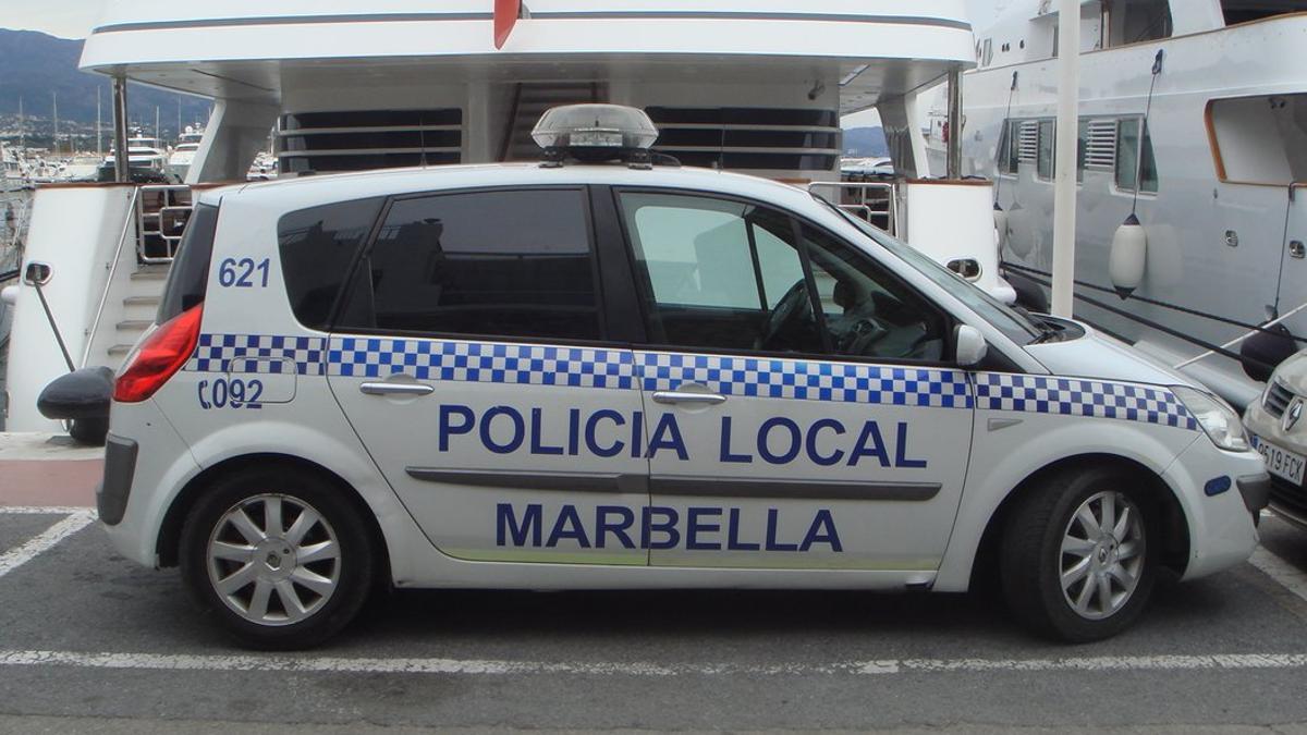 Una patrulla de la policía local de Marbella.