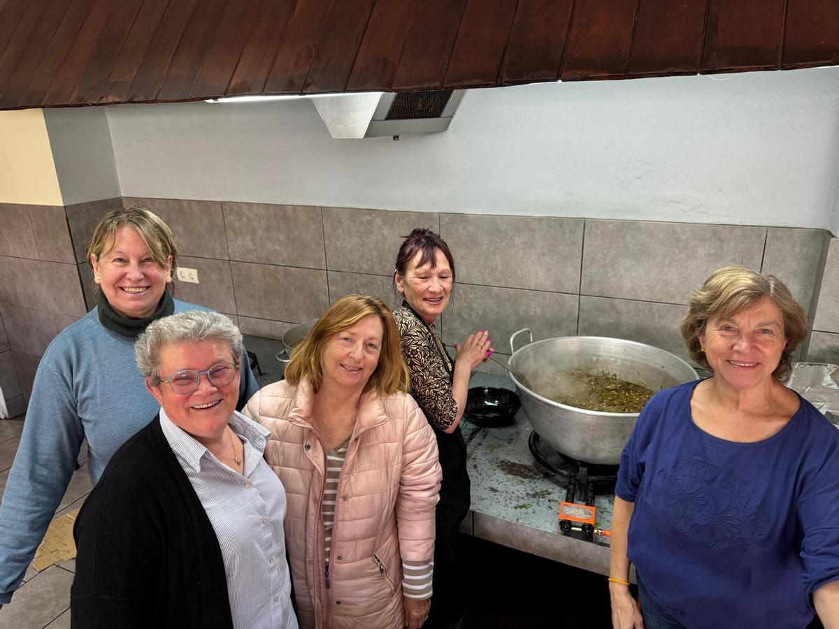 Galería: las imágenes del taller de cuinat organizado por la Asociación de Vecinos de Can Tomàs Galería: las imágenes del taller de cuinat organizado por la Asociación de Vecinos de Can Tomàs