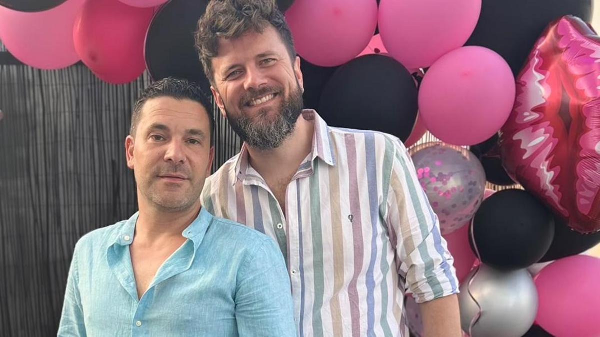 Manu y Francisco Javier, padres adoptivos de una niña en Córdoba.