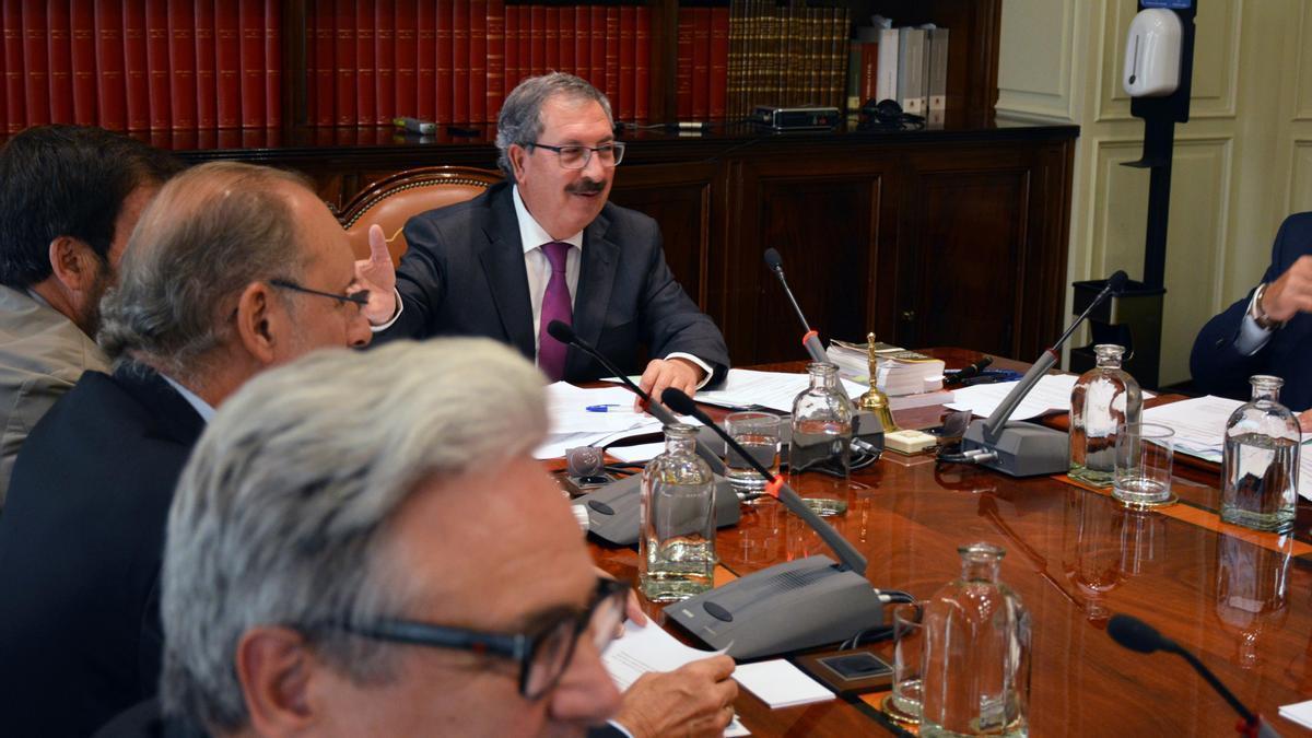 El relleu del president enterboleix una altra vegada un CGPJ que ja ha perdut un quart dels vocals El relleu del president enterboleix una altra vegada un CGPJ que ja ha perdut un quart dels vocals
