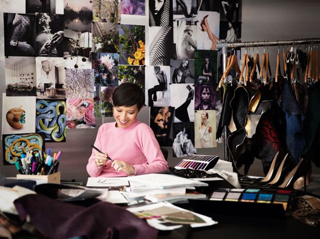 Sandra Choi, directora creativa de Jimmy Choo, en su taller de Londres