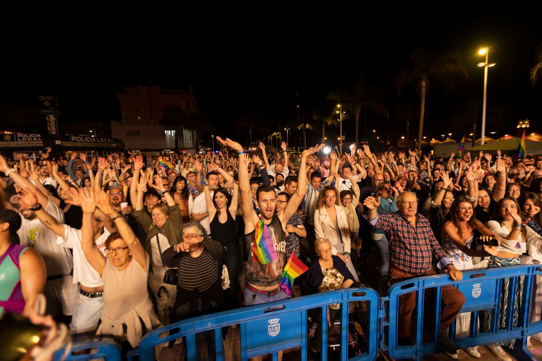 Gala y desfile Mr. Gay en la playa de Gandia