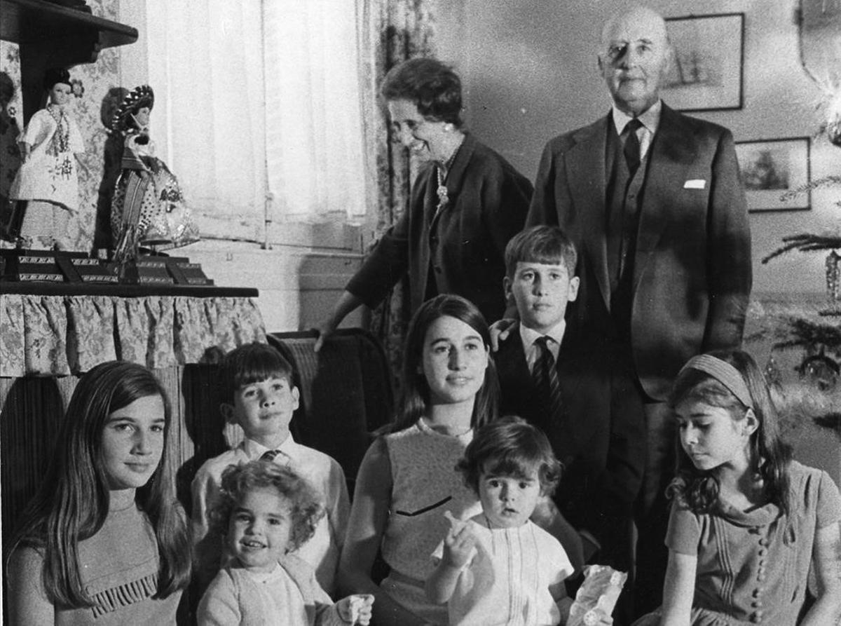 zentauroepp5178306 archivo 30 9 1991 francisco franco y carfmen polo rodeados d180523203552 zentauroepp5178306 archivo 30 9 1991 francisco franco y carfmen polo rodeados d180523203552