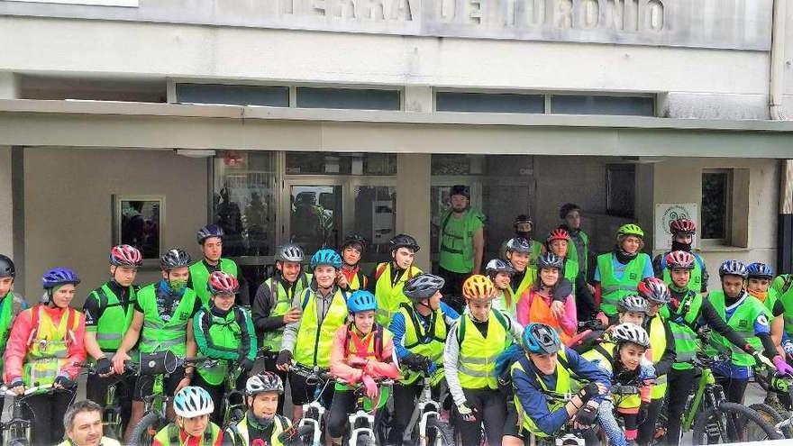 Cuatro insitutos gallegos peregrinan en bici desde Gondomar