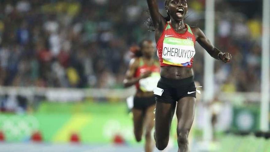 Cheruiyot llega a meta. // Lucy Nicholson