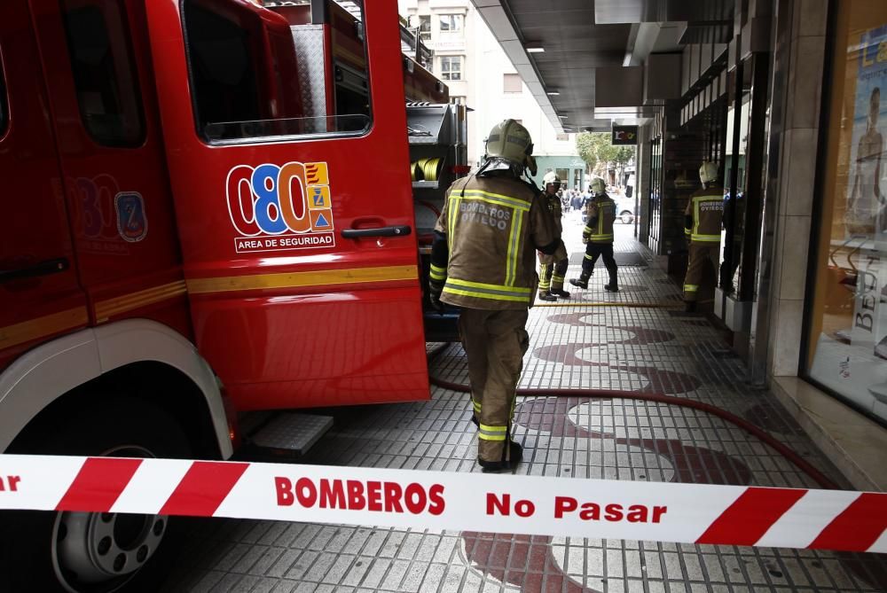 Una mujer fallece al incendiarse su piso en el edificio de Salesas, en Oviedo