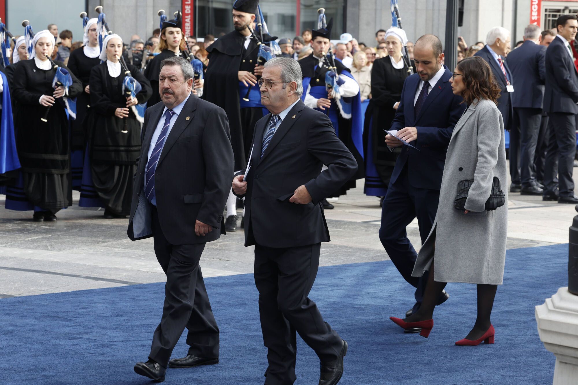Así fue la llegada de los invitados a los premios "Princesa de Asturias" y su paso por la alfombra azul