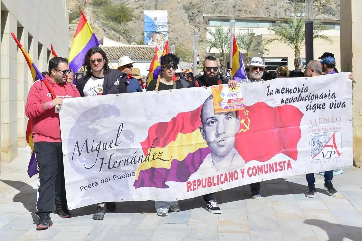 Pancarta del Ateneo Viento del Pueblo en la Senda del Poeta del año pasado