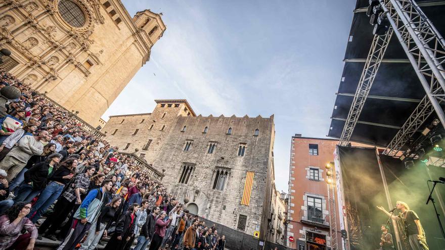 Les imatges dels concerts de La Ludwig Band i Blaumut a les escales de la catedral de Girona