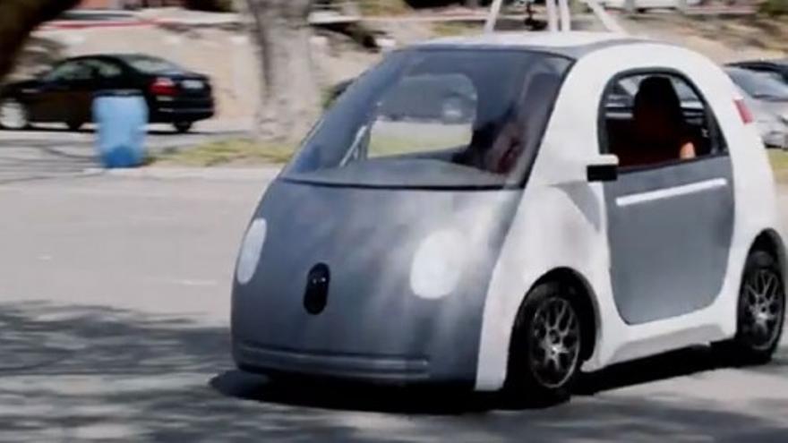 Google presenta un coche que circula sin conductor