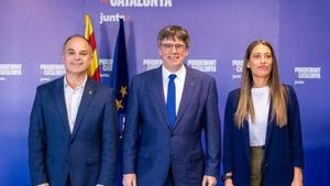 El candidato de Junts, Carles Puigdemont, junto a Jordi Turull y Míriam Nogueras.